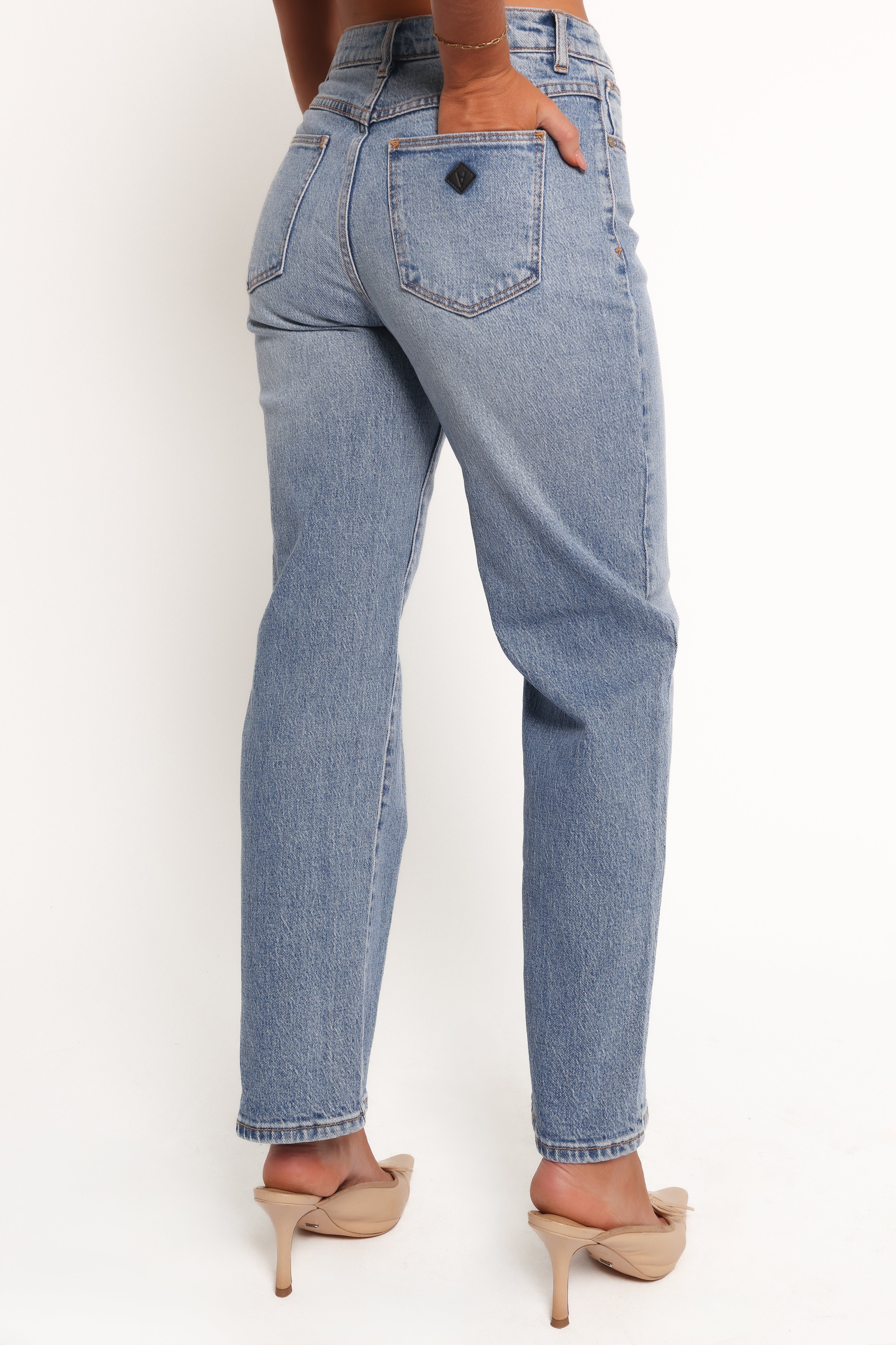 Abrand Felicia Mid Straight Cropped Jeans - Vintage Wash Cotton