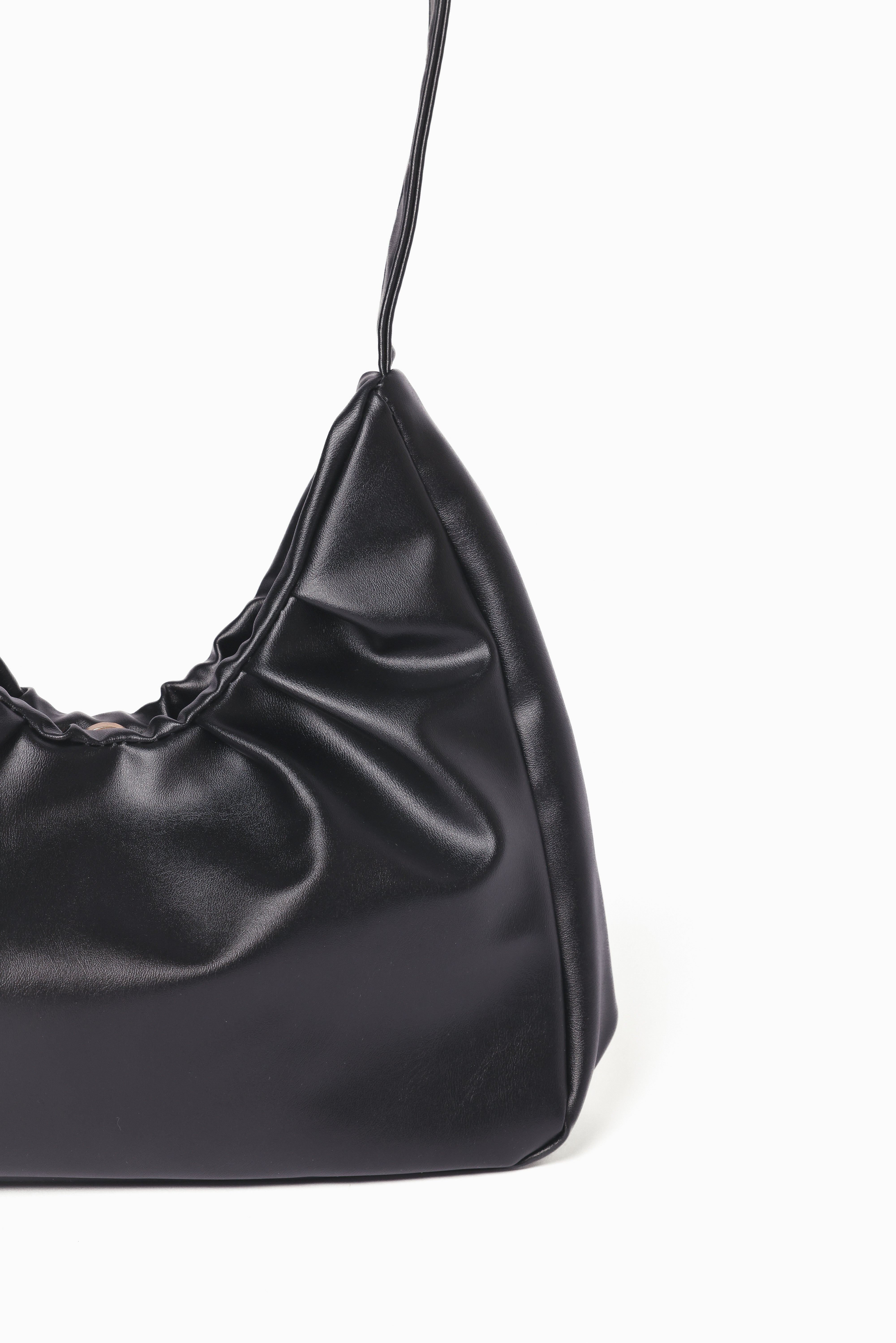 Samara Black Leather Handbag with Zip Closure & Single Handle