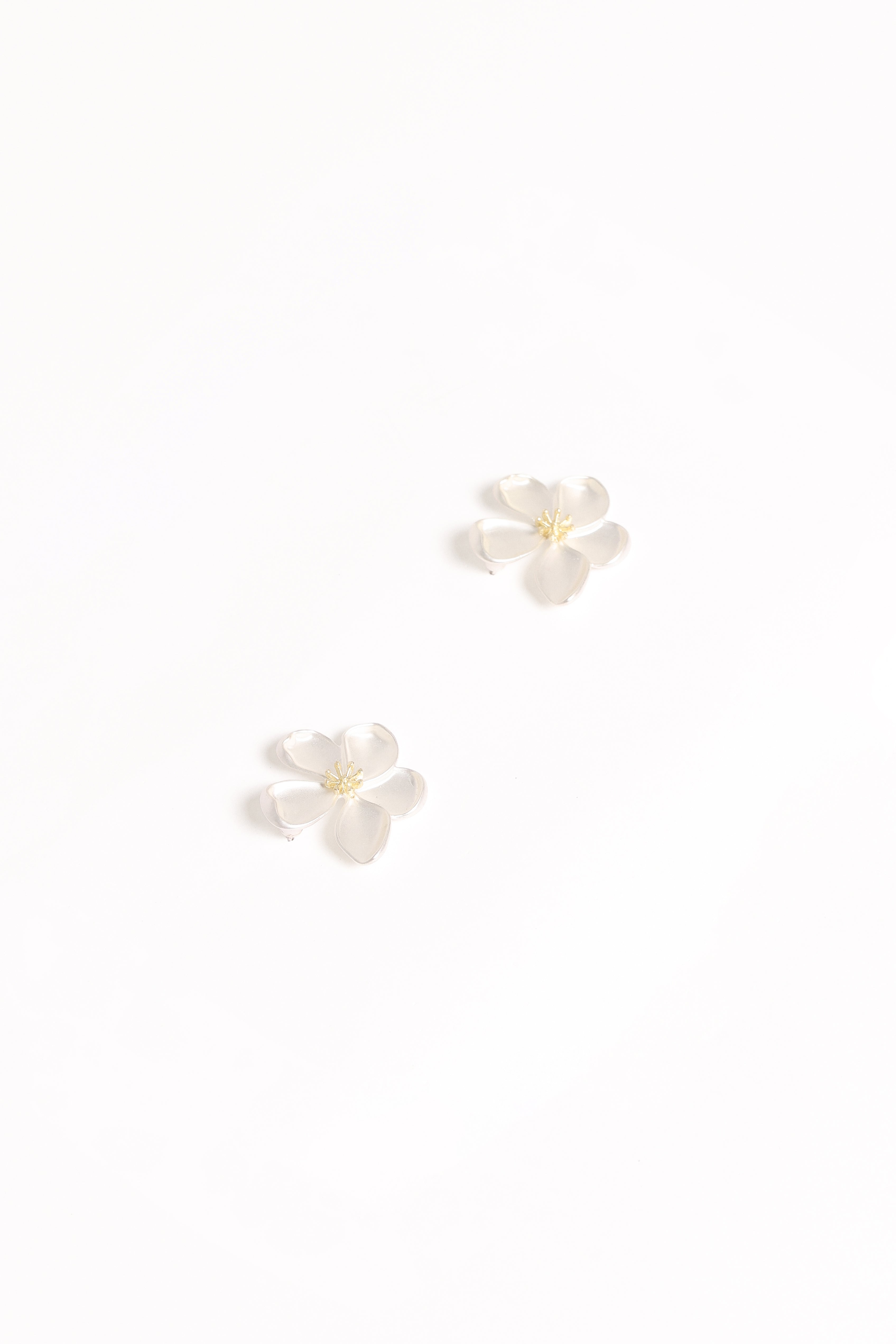 White Gold Floral Stud Earrings – Gisella Flower Design