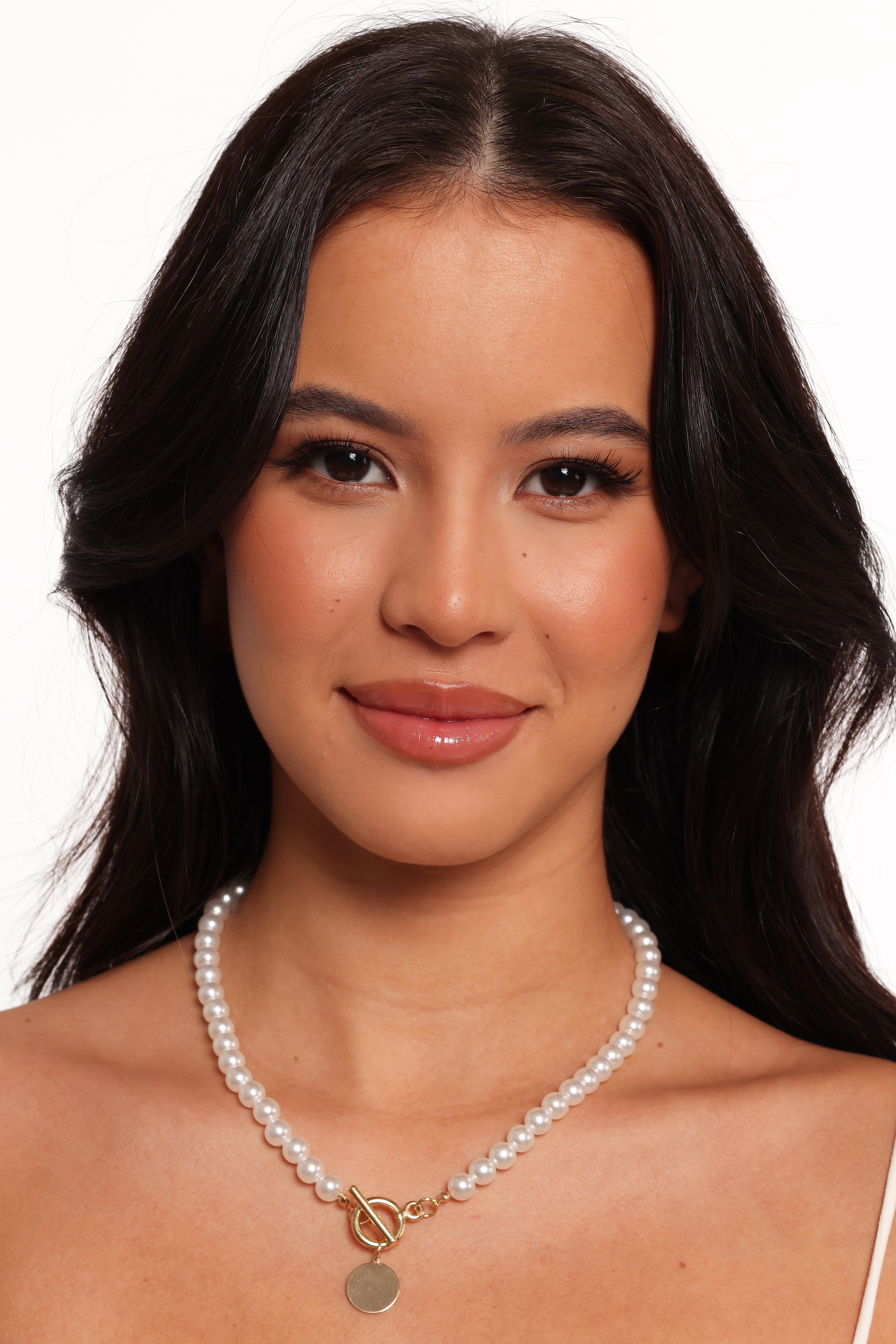 Leni Pearl Necklace with Gold Pendant - Elegant Faux Pearl Jewelry