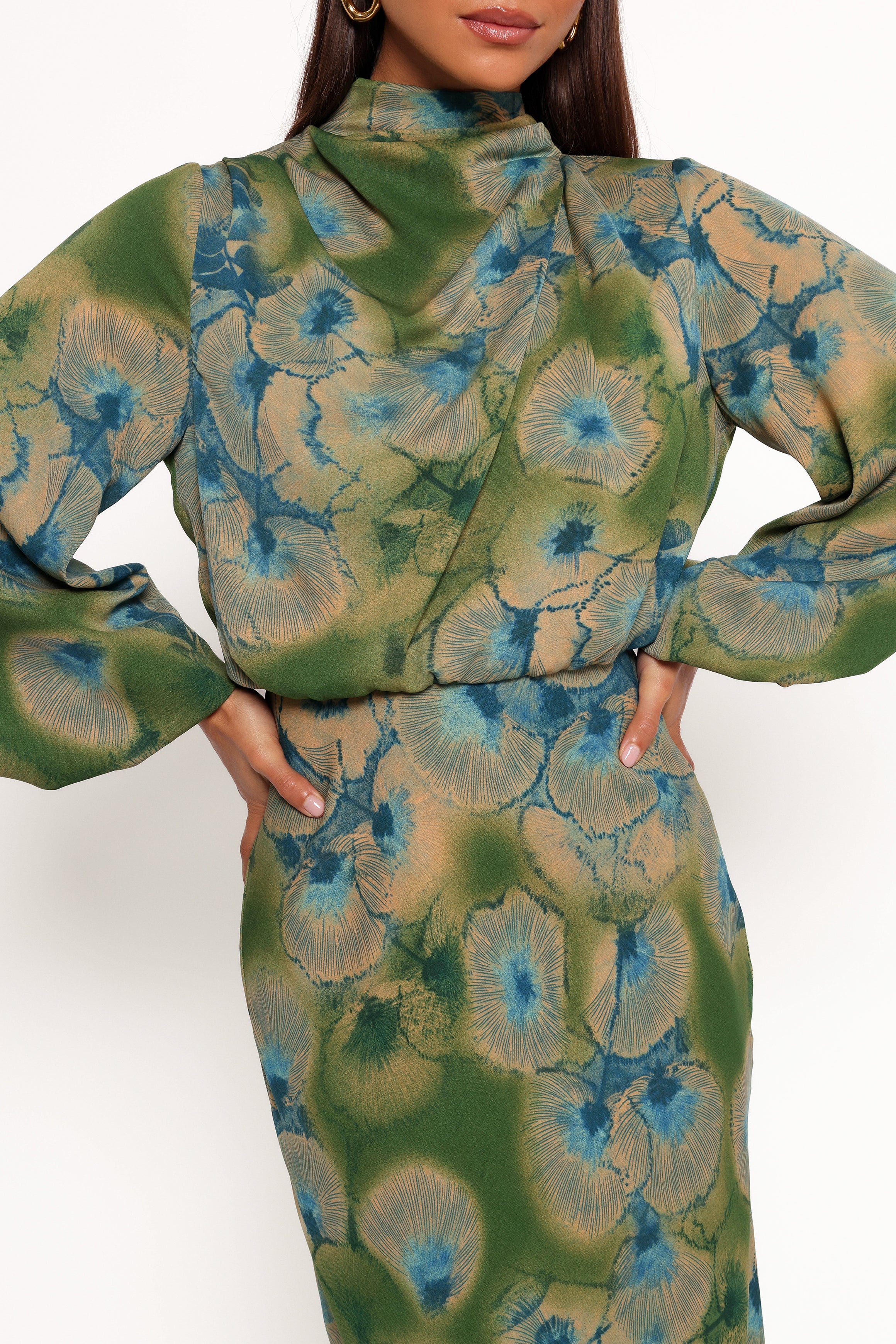Floral Print Long Sleeve Midi Dress with Open Back - Green