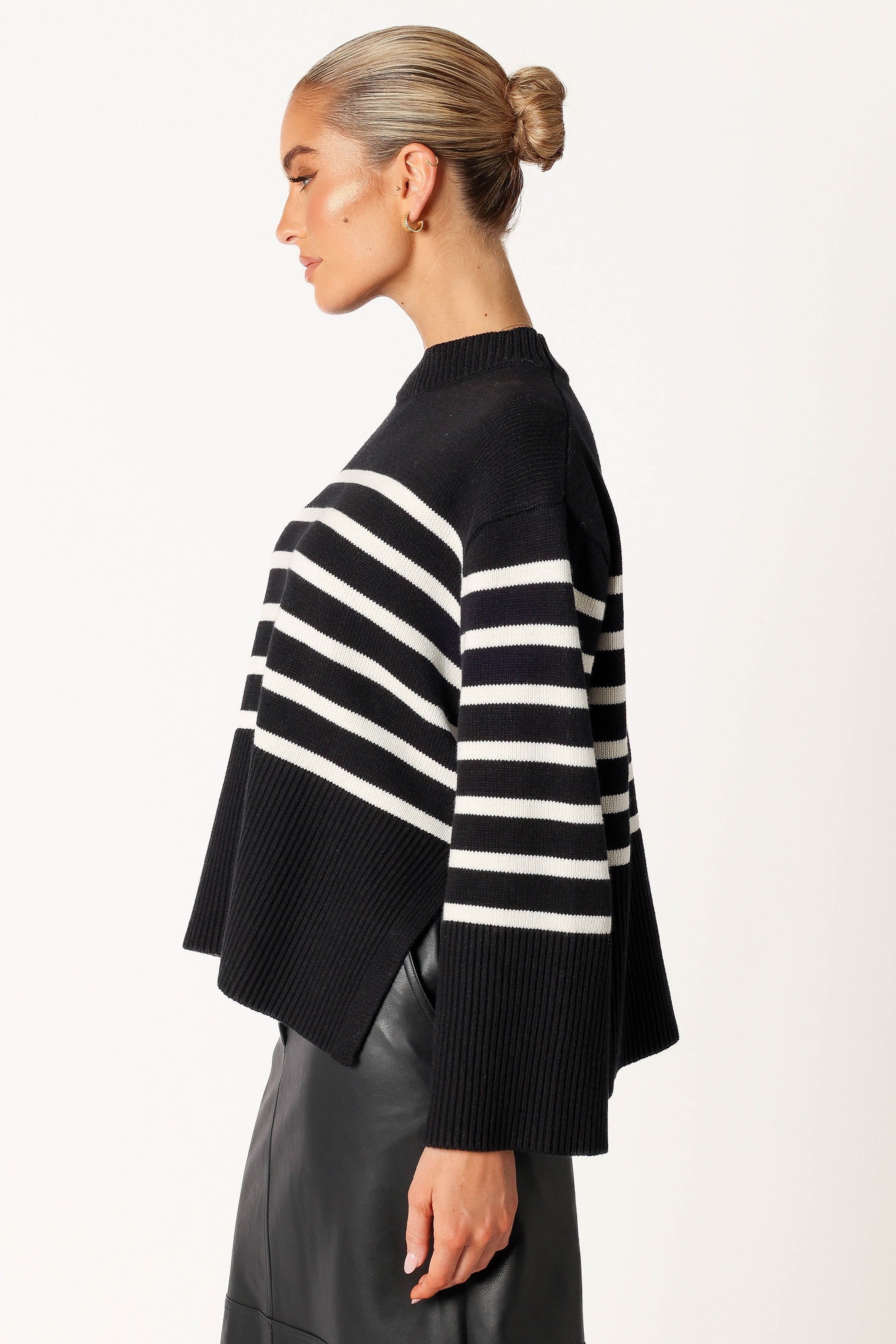 Avalynn Striped Knit Sweater - Black & White Cozy Fall Pullover