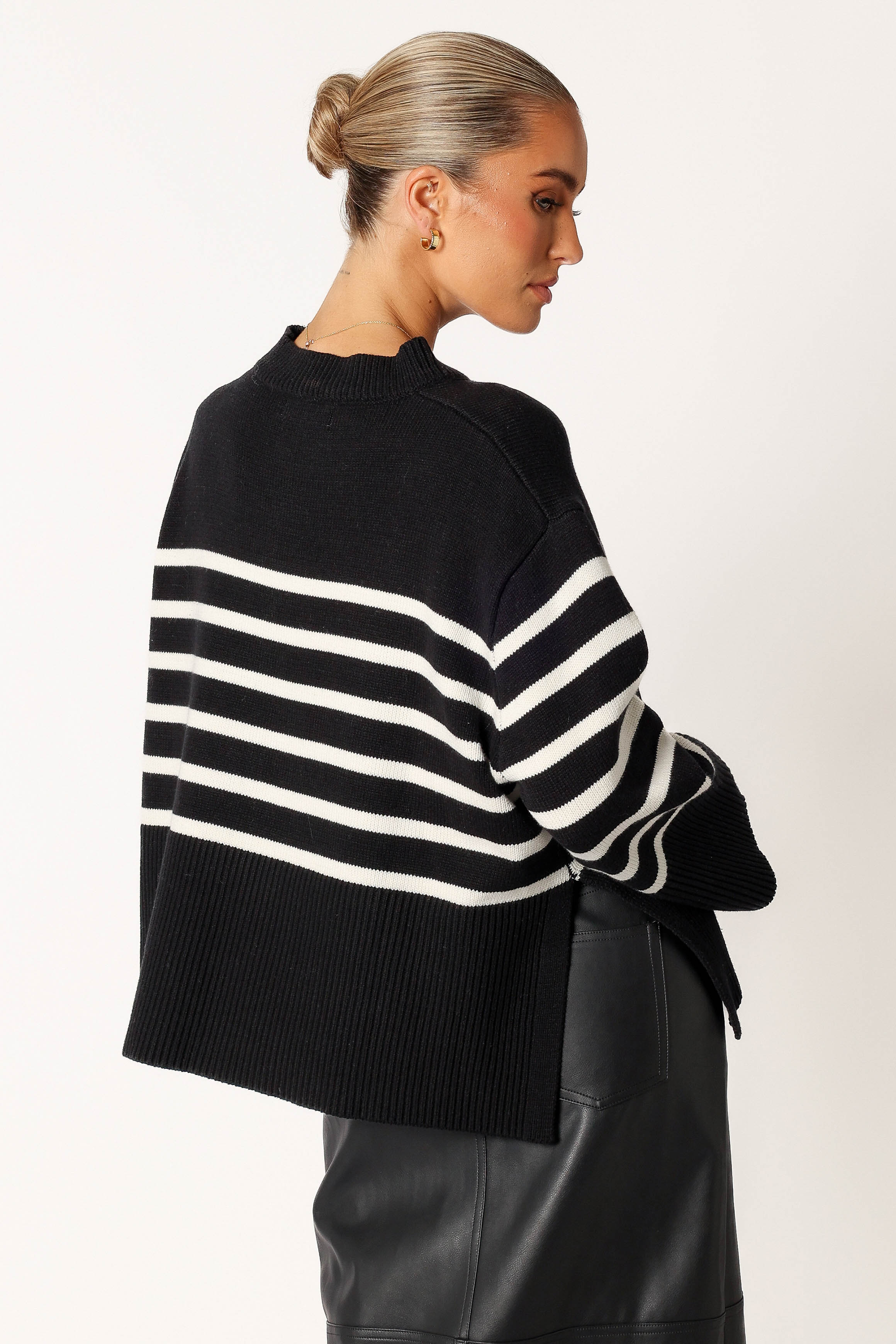 Avalynn Striped Knit Sweater - Black & White Cozy Fall Pullover