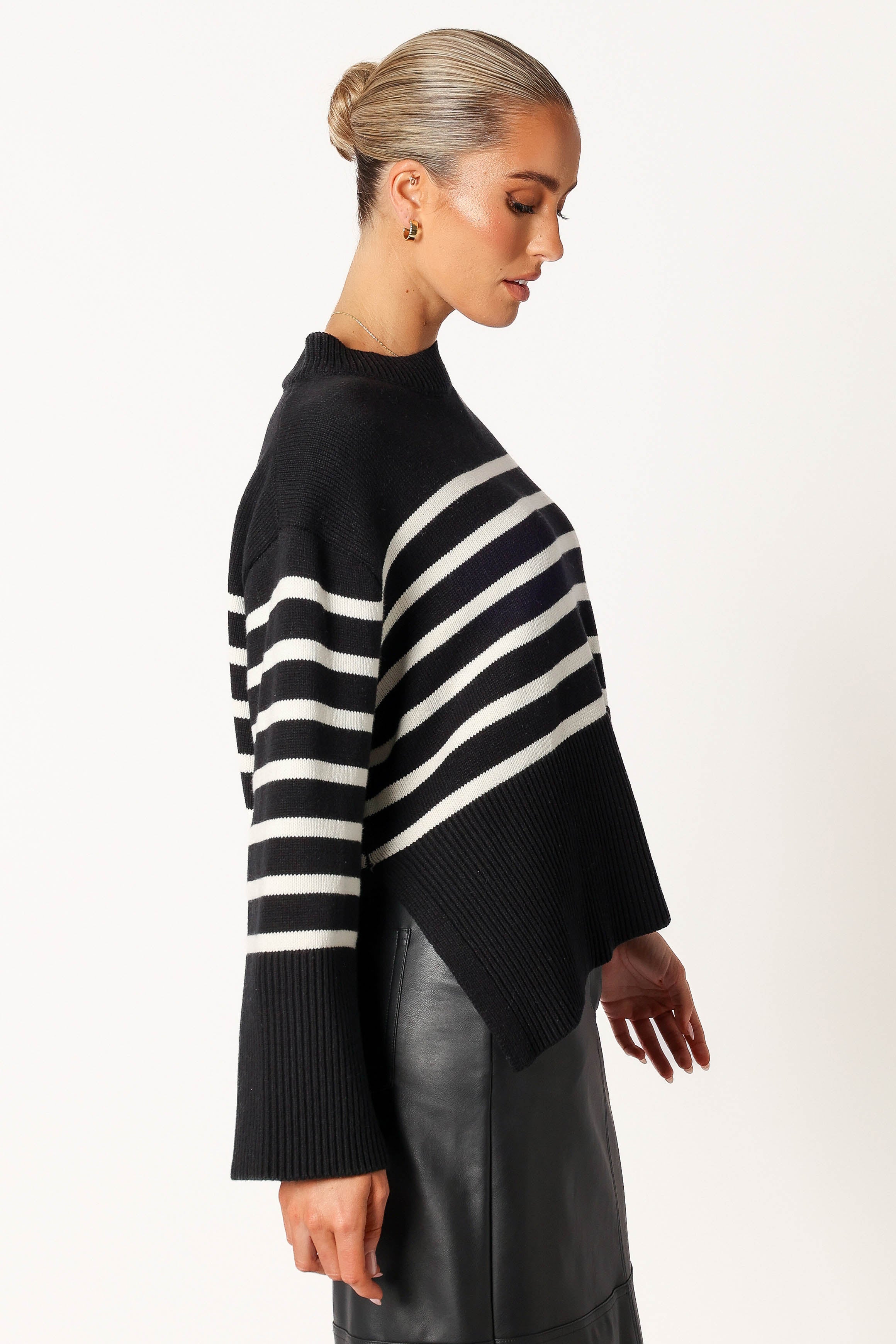 Avalynn Striped Knit Sweater - Black & White Cozy Fall Pullover