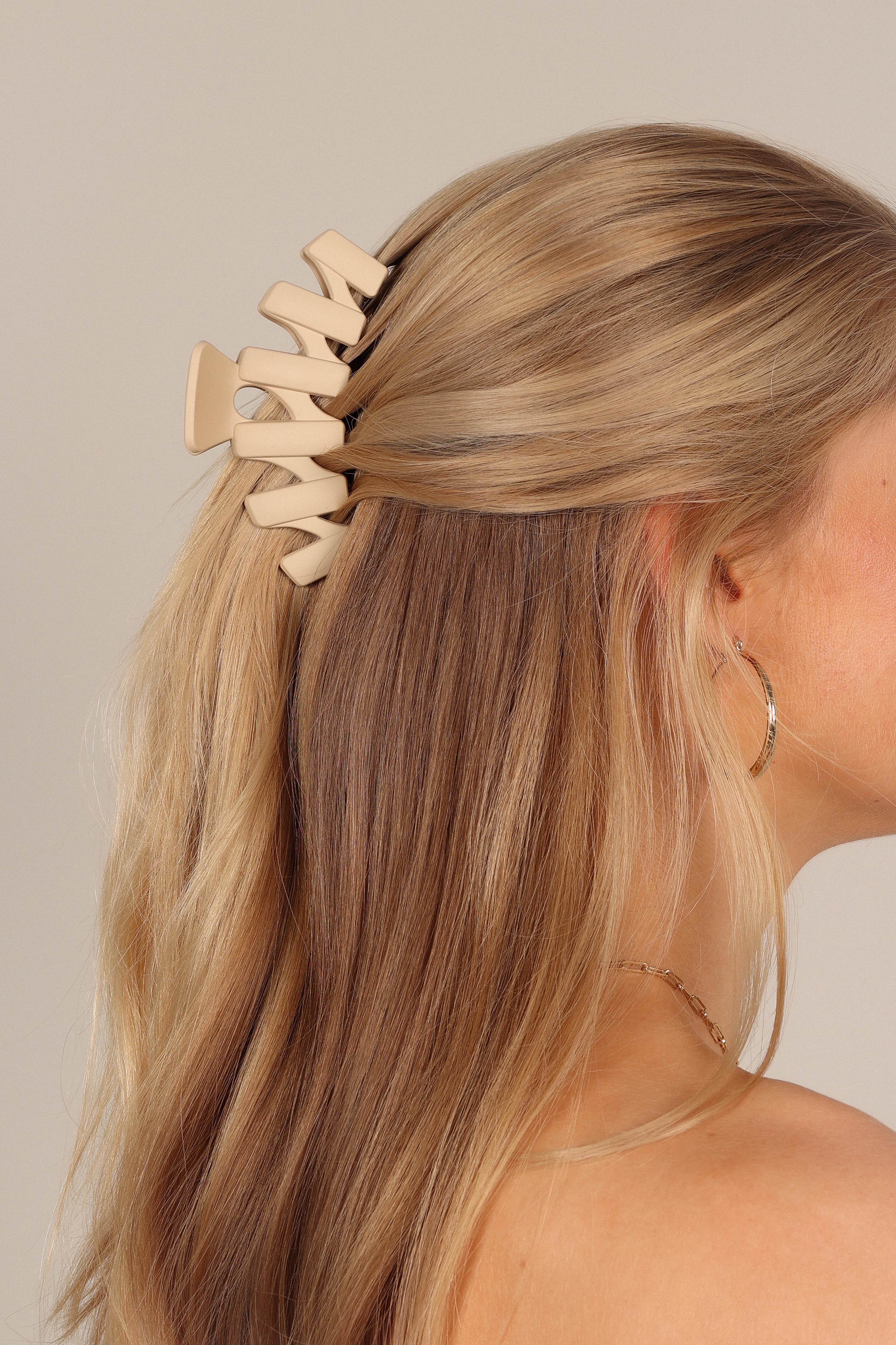 Taytum Resin Claw Hair Clip - Cream, 10.2" Elegant Hair Accessory