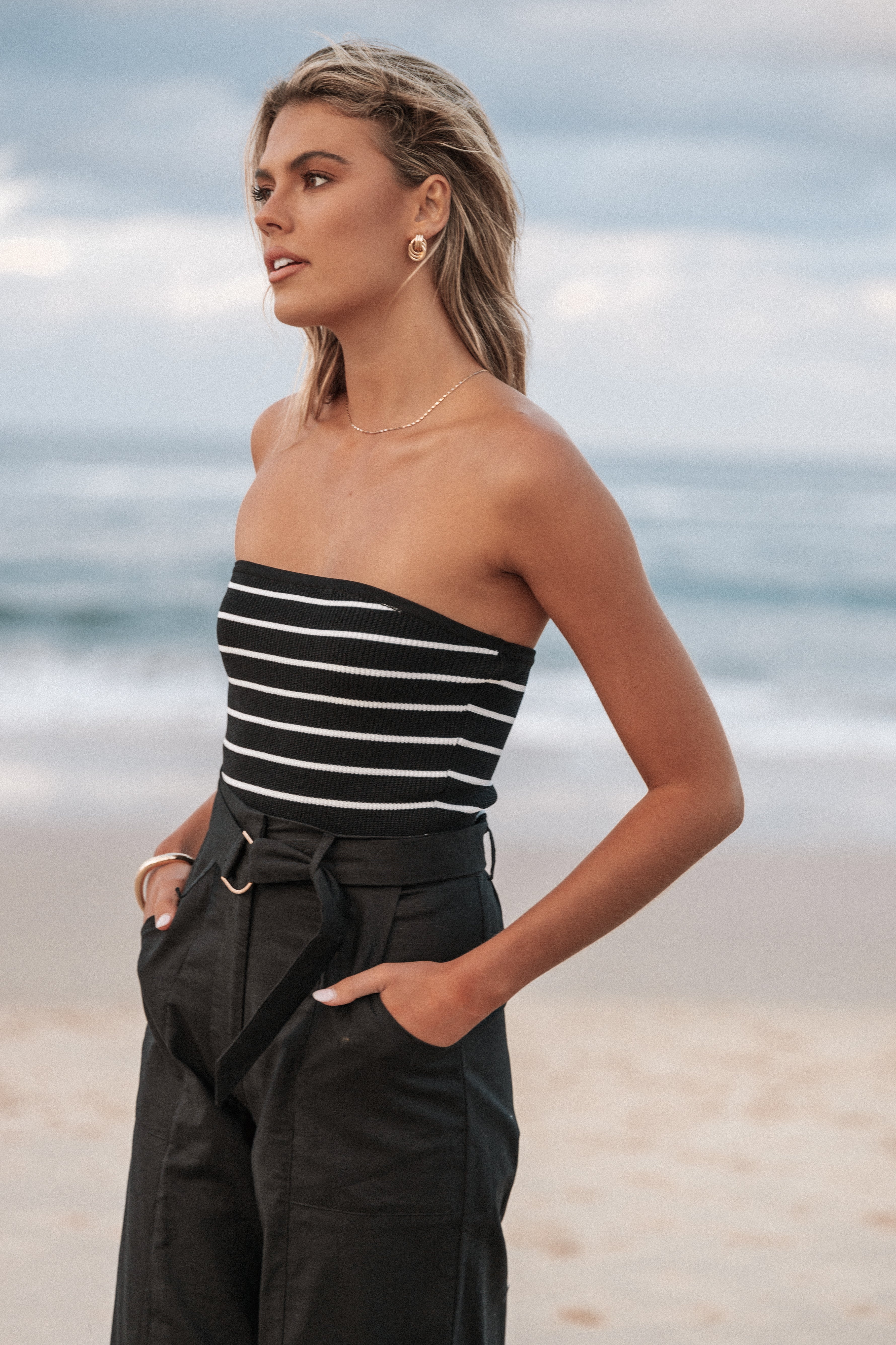 Women's Black Stripe Bandeau Knit Top - Ribbed Strapless Tee