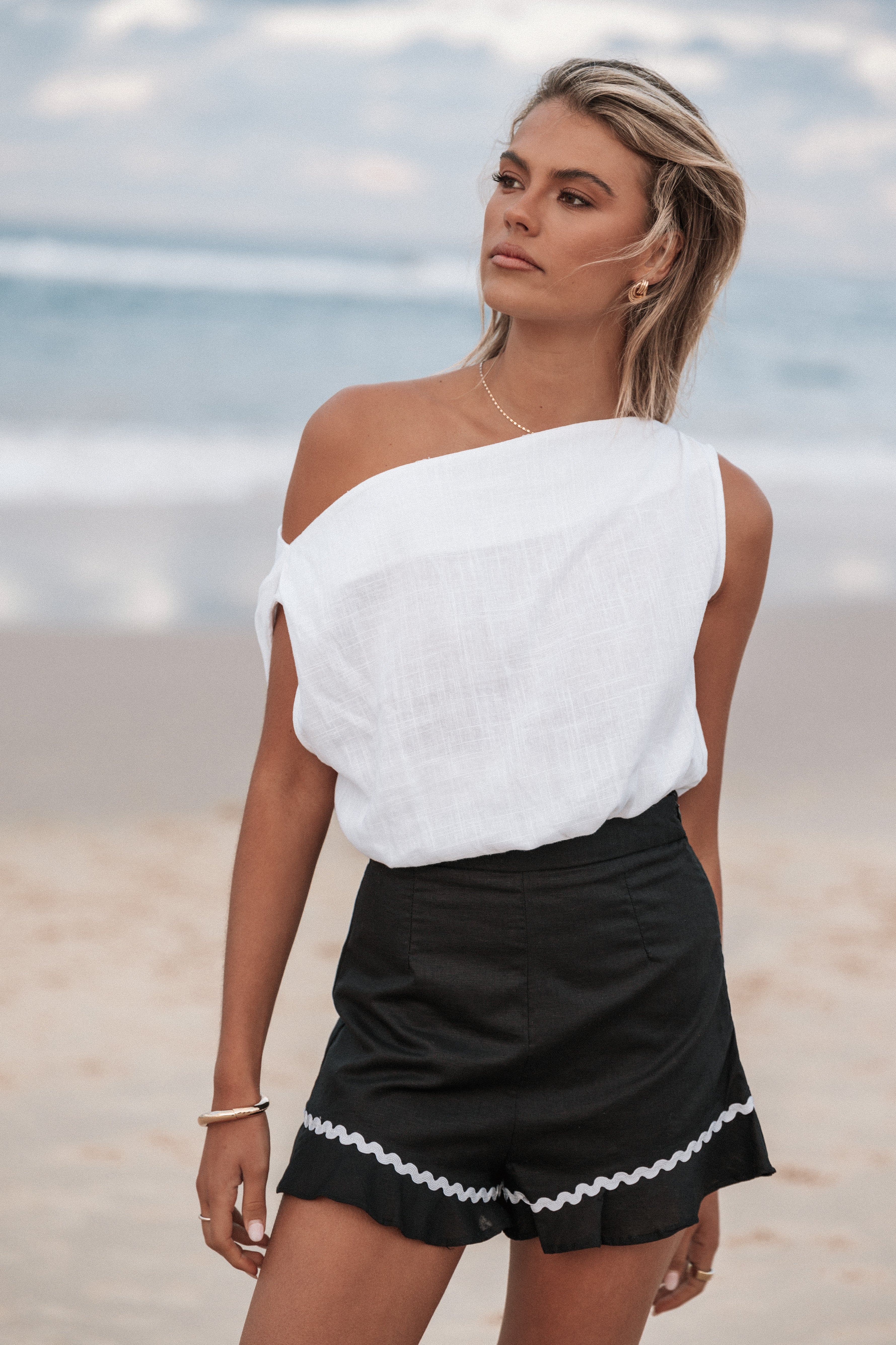 Linen High-Waisted Ruffle Hem Shorts - Black & White Sloane