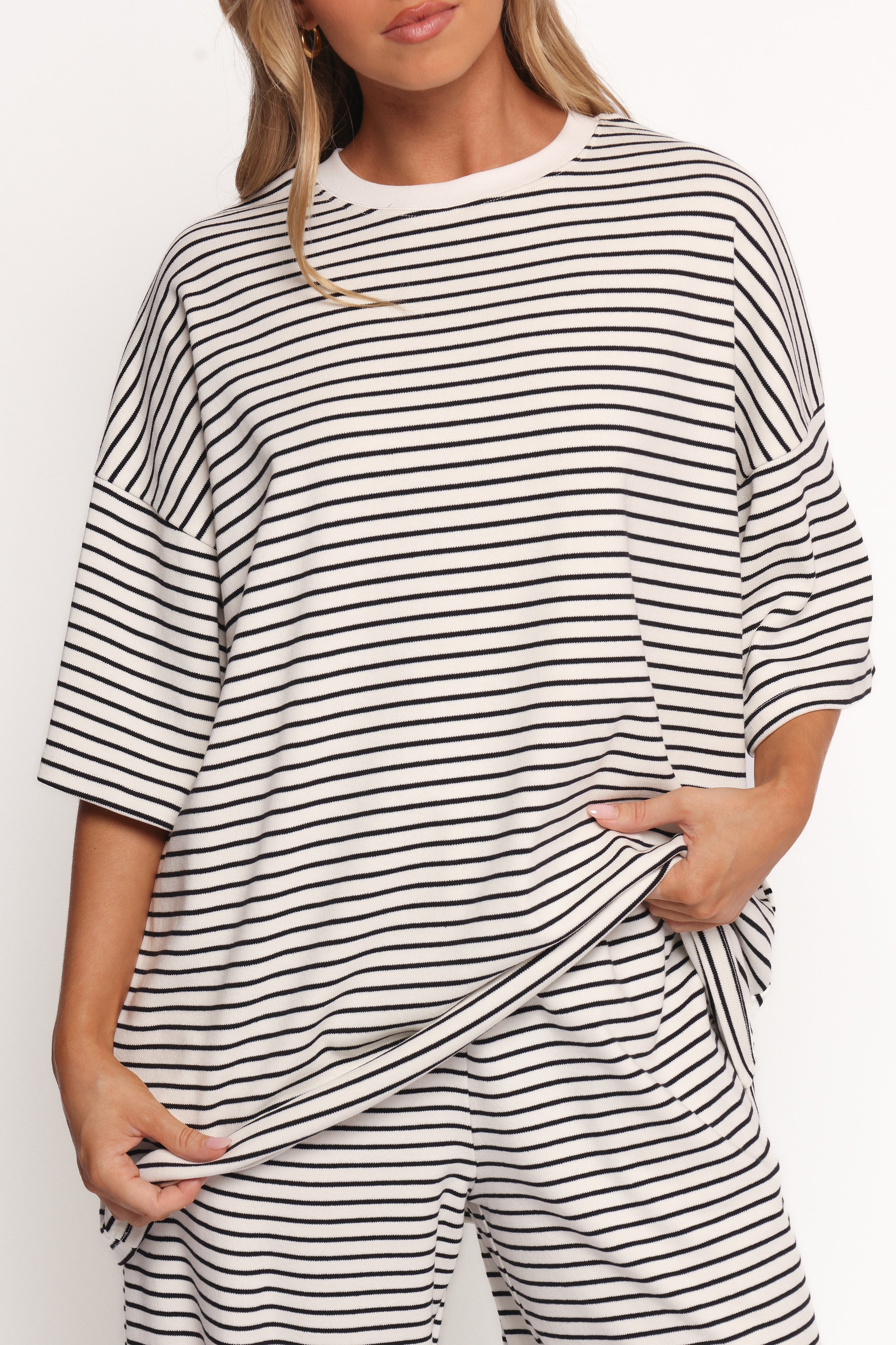 Wilda Oversized Striped T-Shirt - White & Black Relaxed Fit